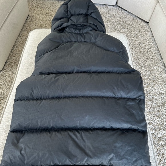 Ralph Lauren Black Puffer Jacket with Hood and Quilted Design, Medium fits 10-12 - Picture 5 of 5